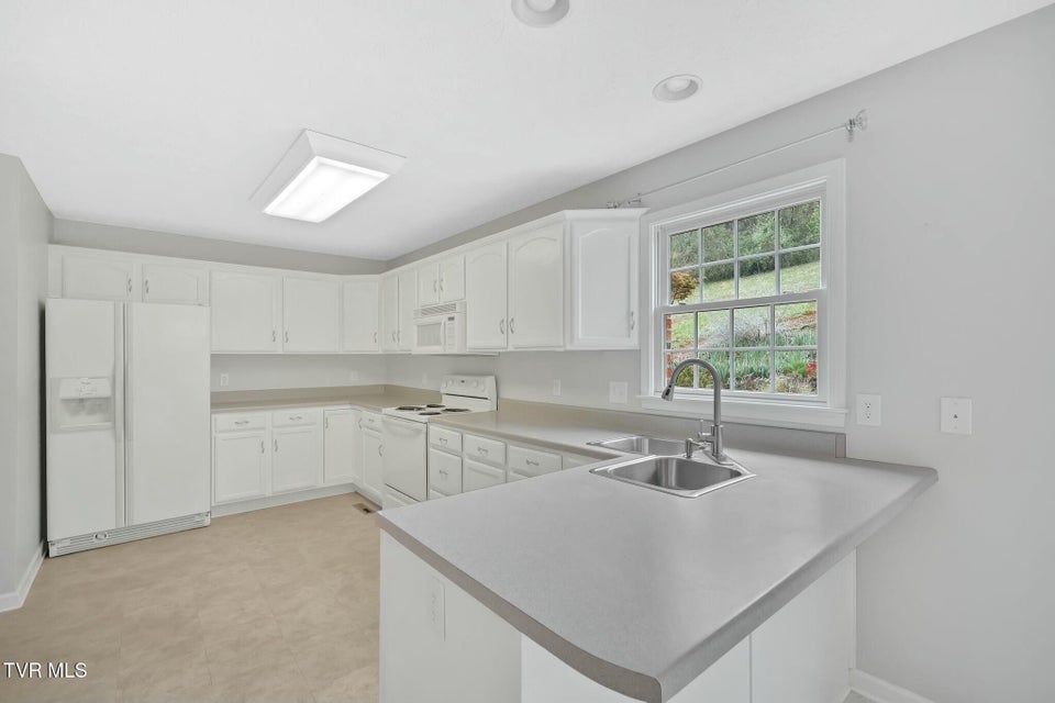 Photo #28: 20802 Meadowbrook Drive