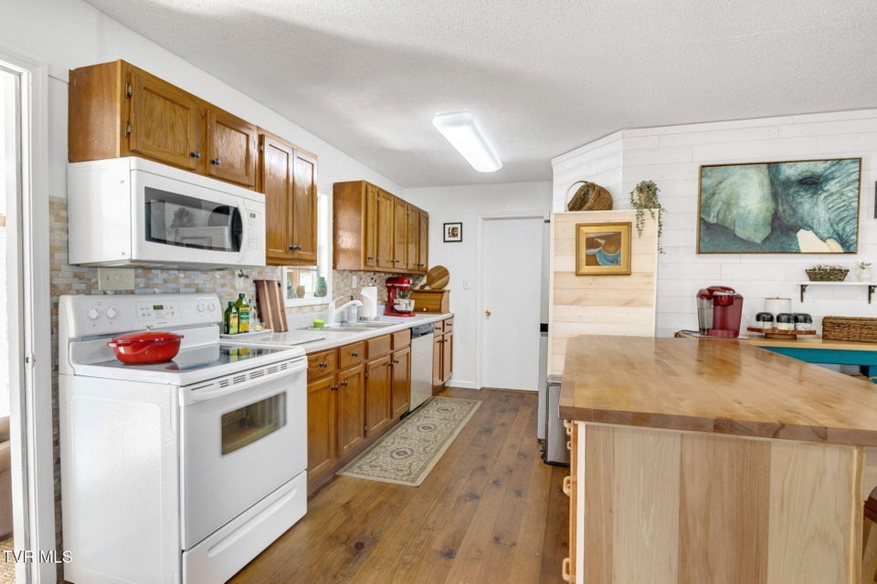 Photo #10: 975 Round Knob Road