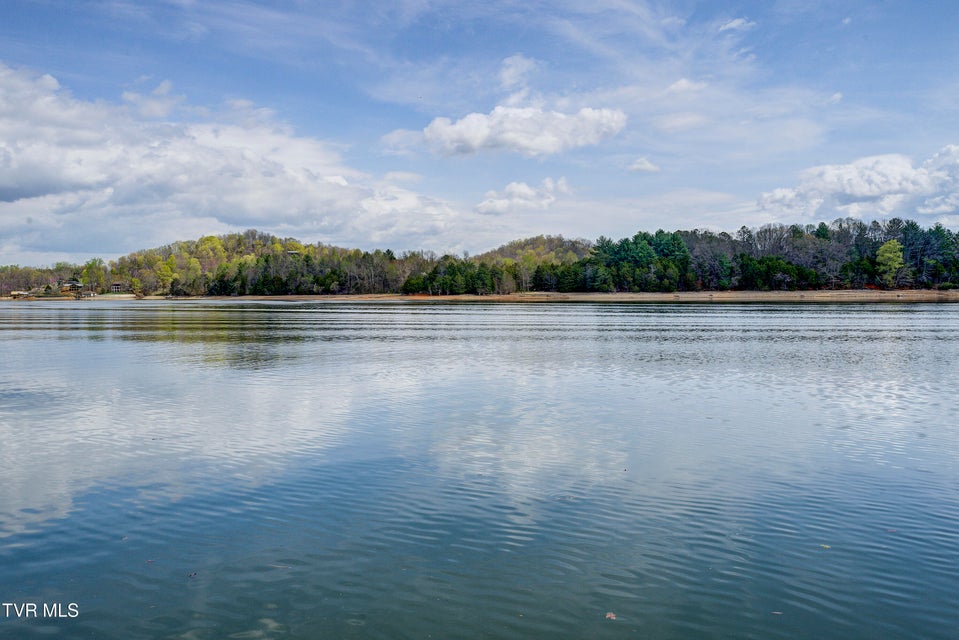 Photo #5: 149 Lake Harbor Drive