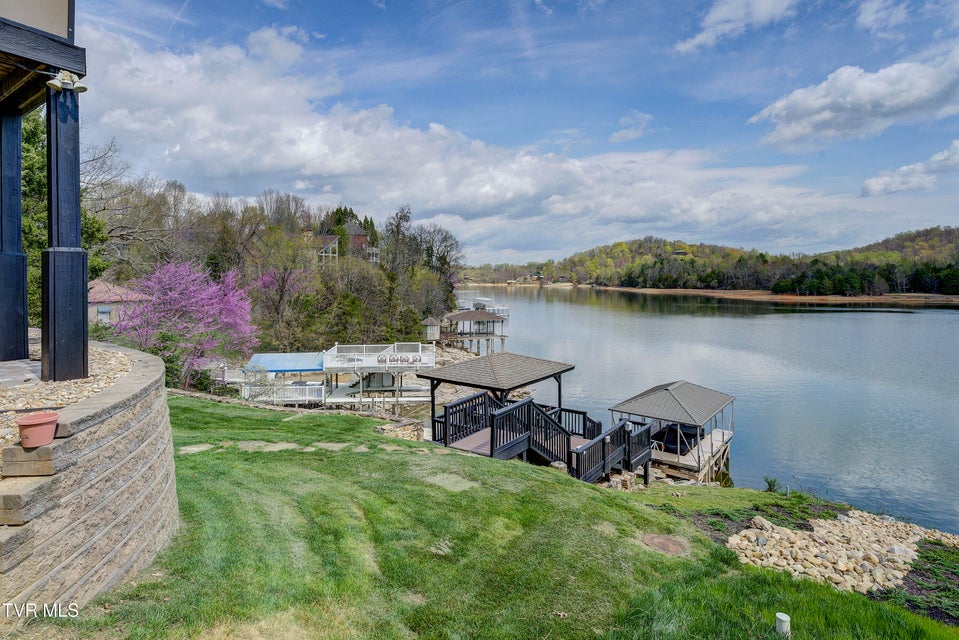 Photo #8: 149 Lake Harbor Drive