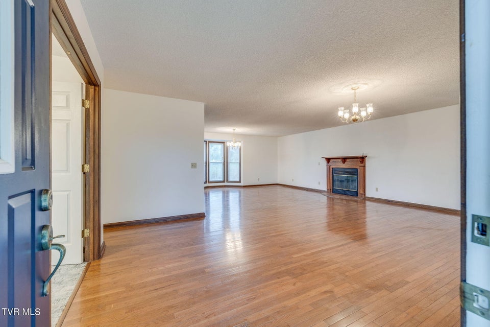 Photo #6: 120 Lynnwood Drive