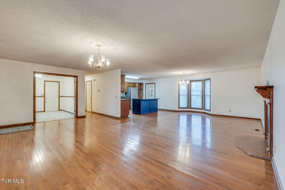 Photo #8: 120 Lynnwood Drive