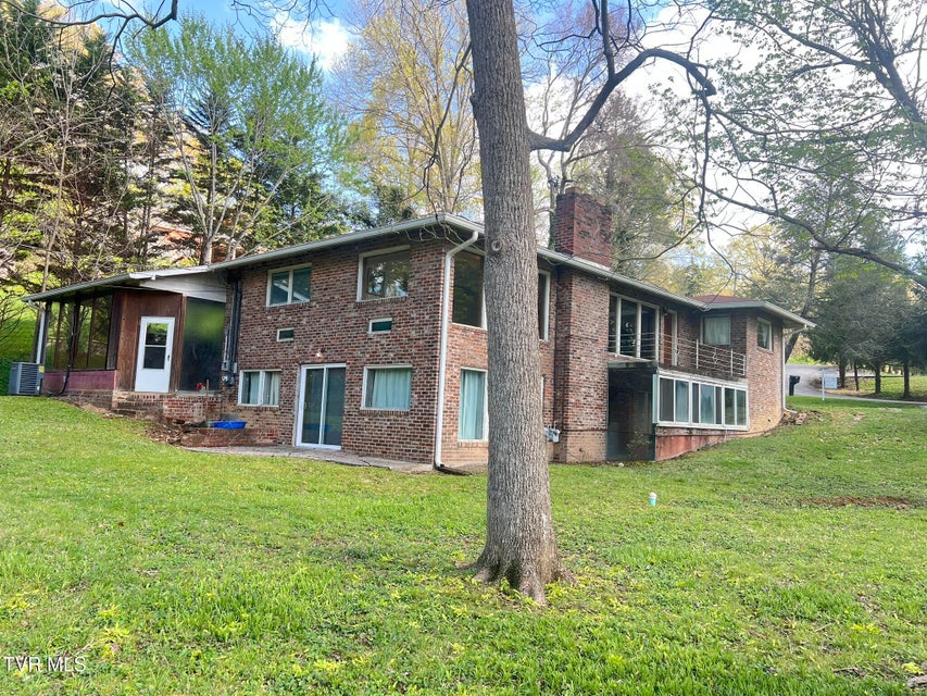 Photo #4: 214 Susong Lane