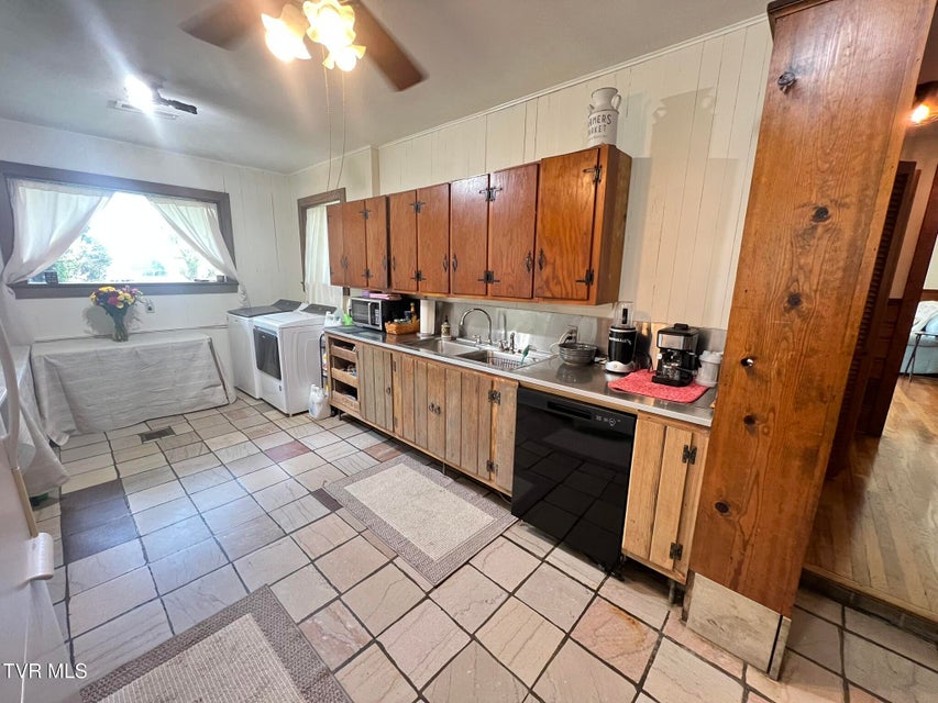 Photo #18: 214 Susong Lane