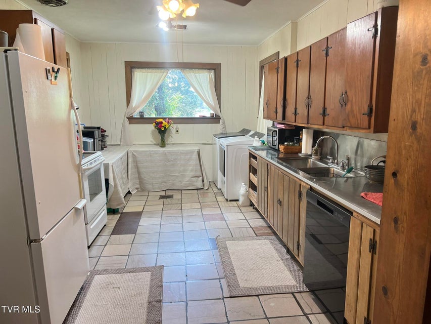 Photo #27: 214 Susong Lane