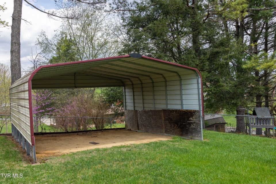 Photo #5: 320 Bell Street
