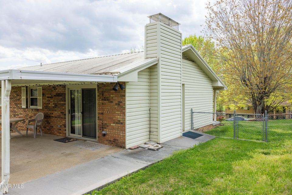 Photo #8: 320 Bell Street