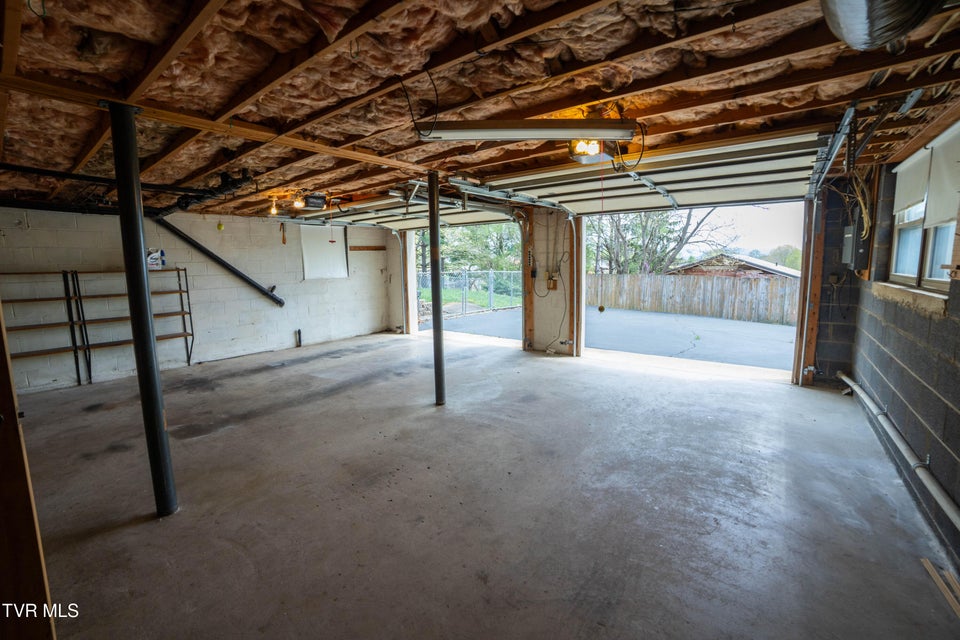 Photo #36: 320 Bell Street