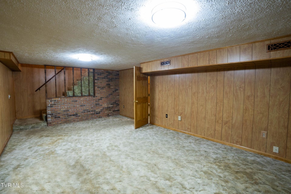 Photo #31: 320 Bell Street