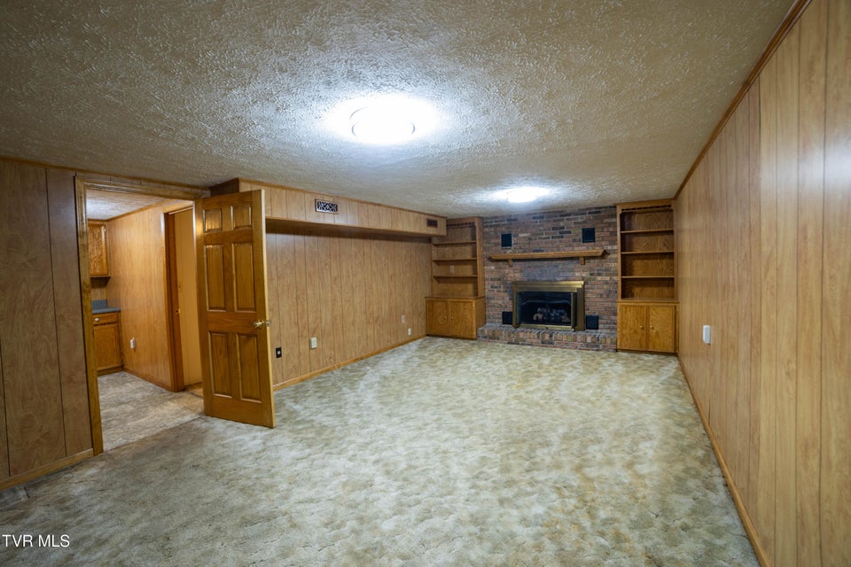 Photo #30: 320 Bell Street