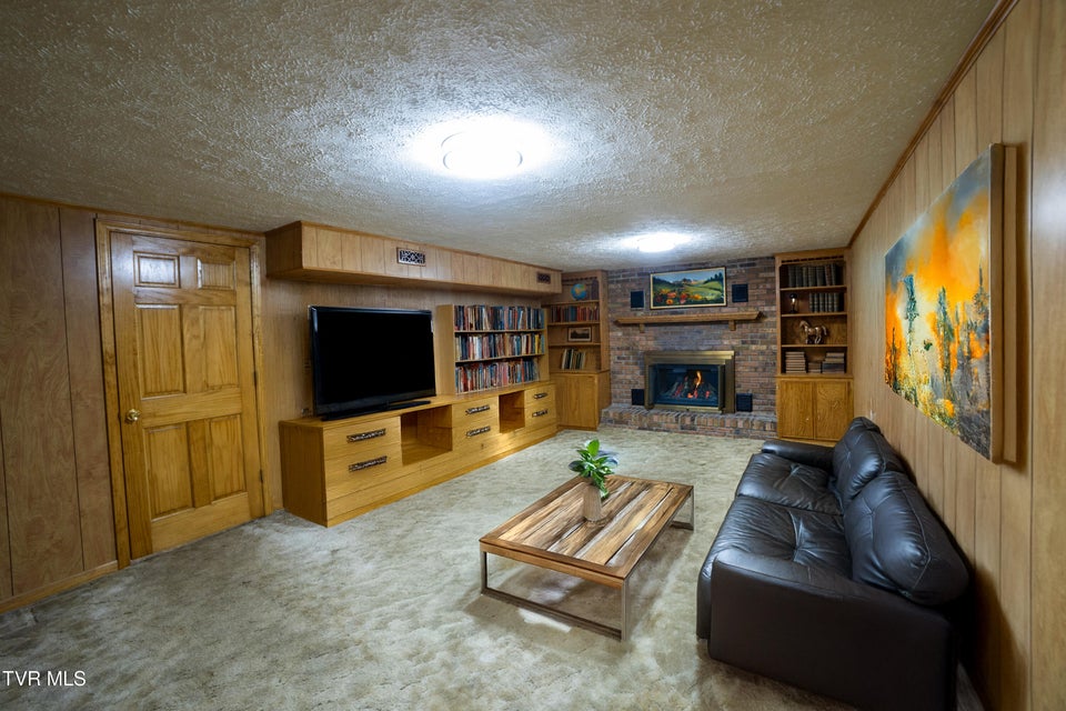 Photo #29: 320 Bell Street