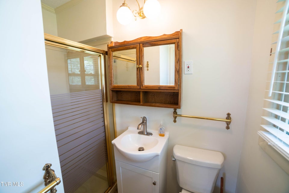 Photo #28: 320 Bell Street