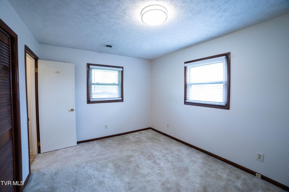 Photo #27: 320 Bell Street