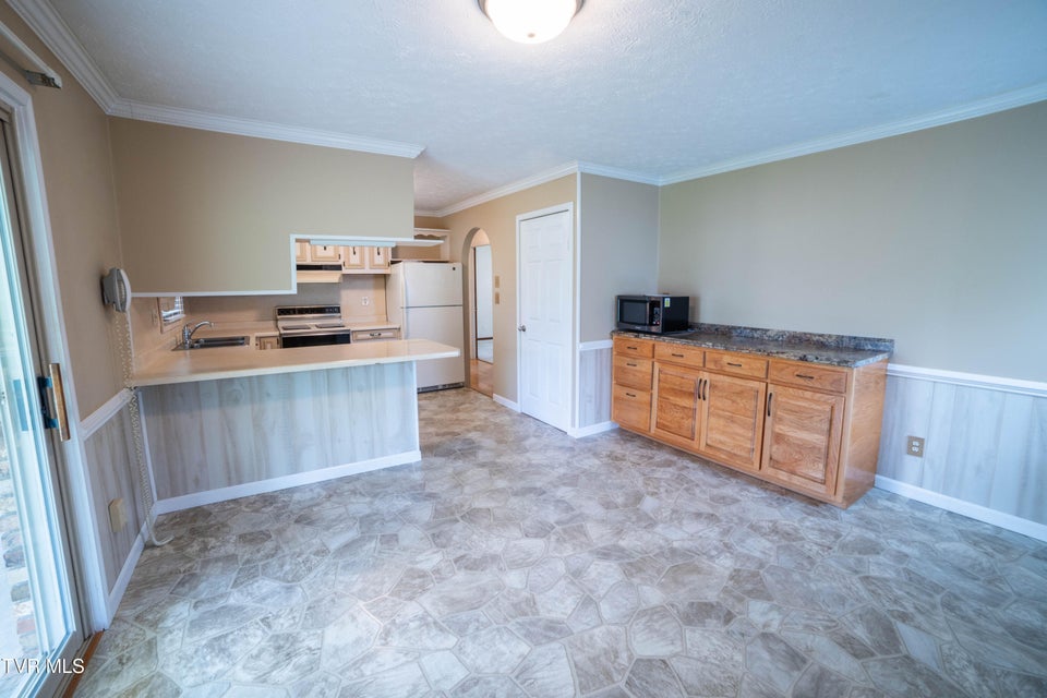 Photo #17: 320 Bell Street