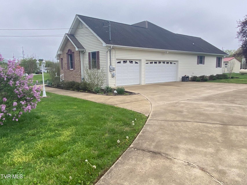 Photo #11: 127 Howard Court