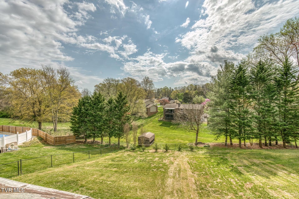 Photo #42: 941 Meadow Lane