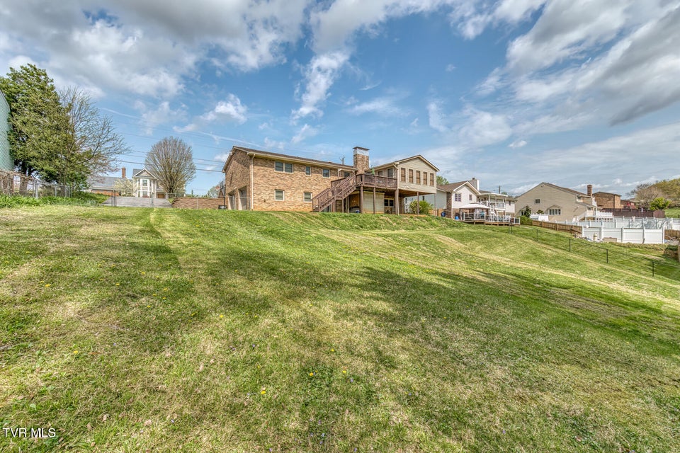 Photo #48: 941 Meadow Lane