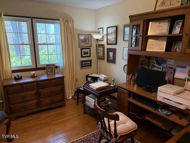 Photo #11: 19494 Oakwood Drive