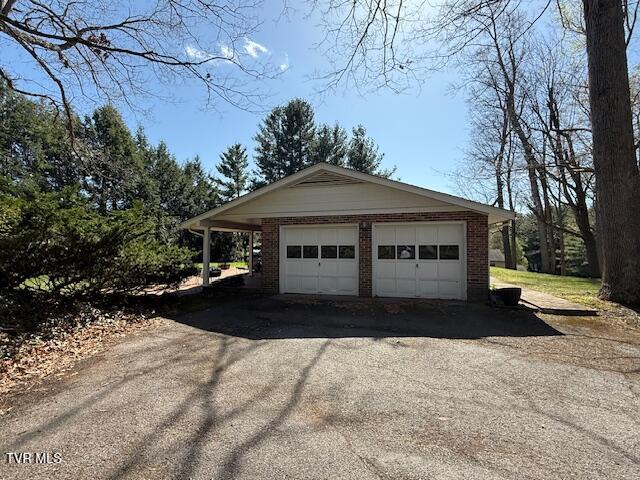 Photo #22: 19494 Oakwood Drive