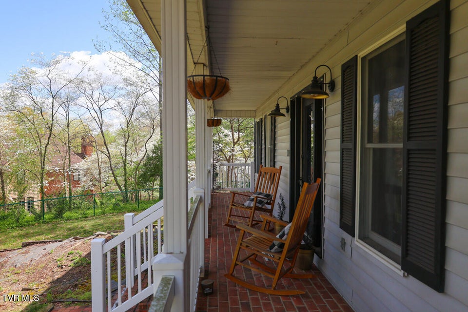 Photo #6: 1502 Kings Row