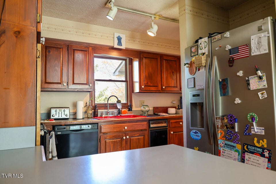 Photo #19: 1502 Kings Row