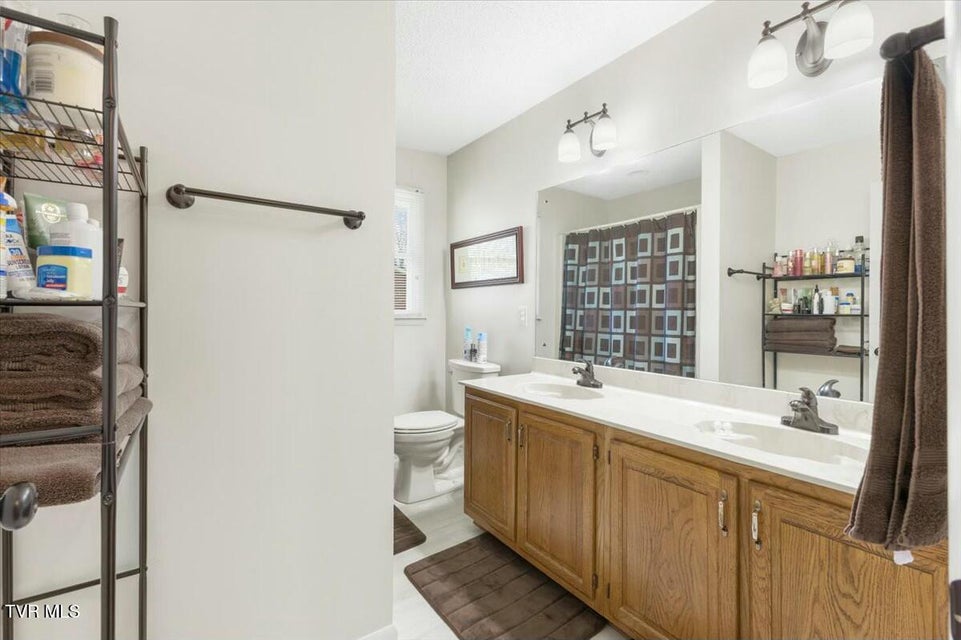Photo #15: 505 Colonial Heights Road