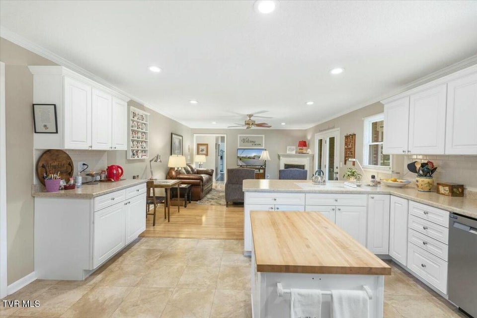 Photo #29: 505 Colonial Heights Road