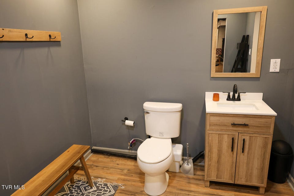 Photo #64: 1502 Kings Row