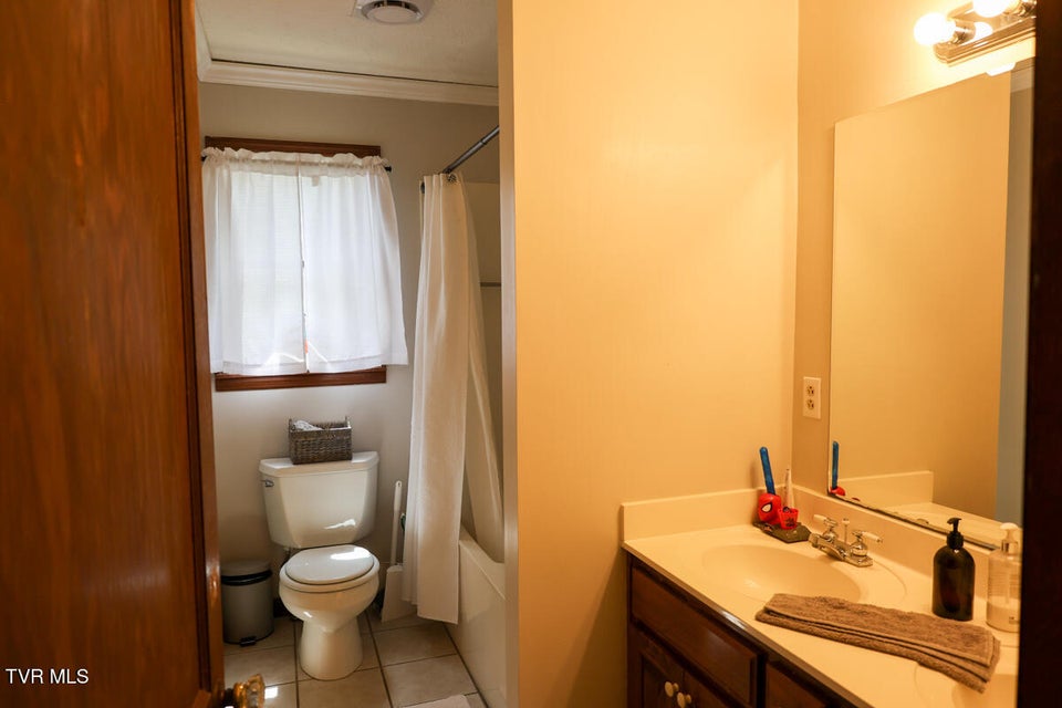 Photo #73: 1502 Kings Row