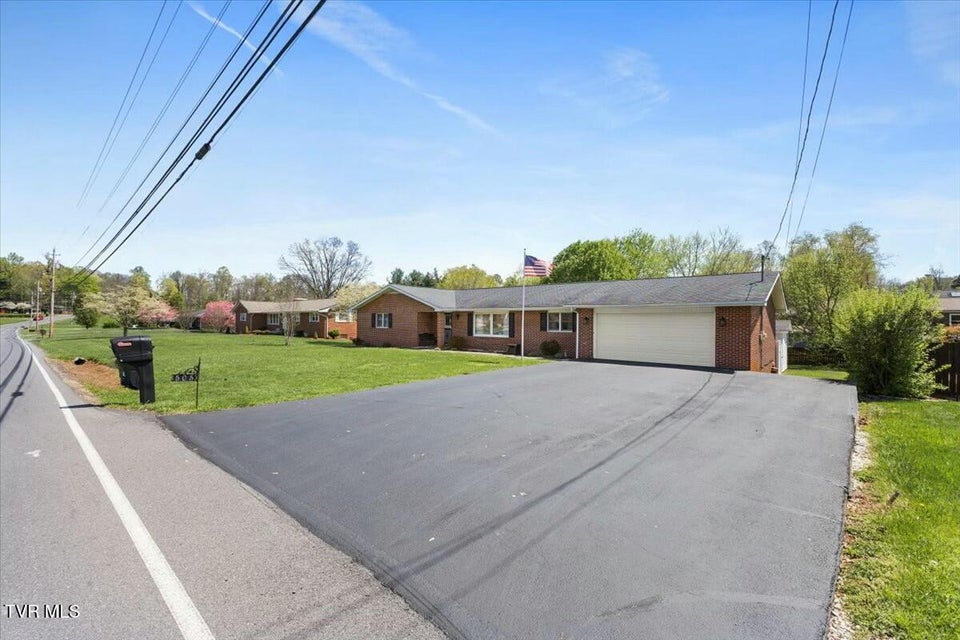 Photo #41: 505 Colonial Heights Road