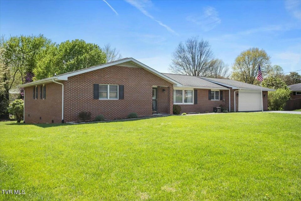 Photo #42: 505 Colonial Heights Road
