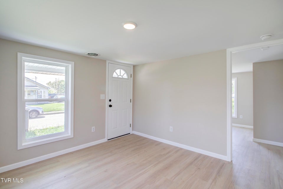 Photo #8: 2304 Ashwood Ave Avenue