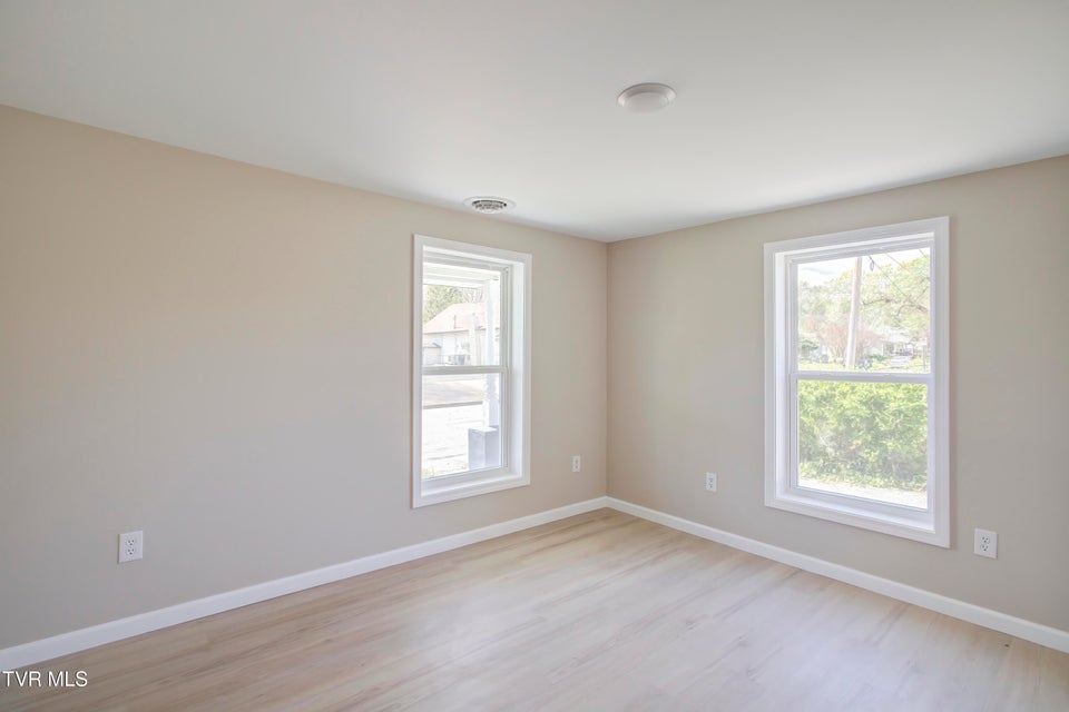 Photo #9: 2304 Ashwood Ave Avenue