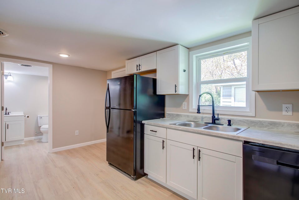 Photo #15: 2304 Ashwood Ave Avenue
