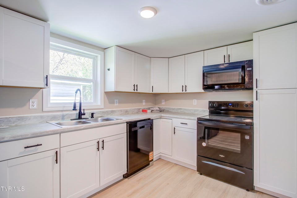Photo #16: 2304 Ashwood Ave Avenue