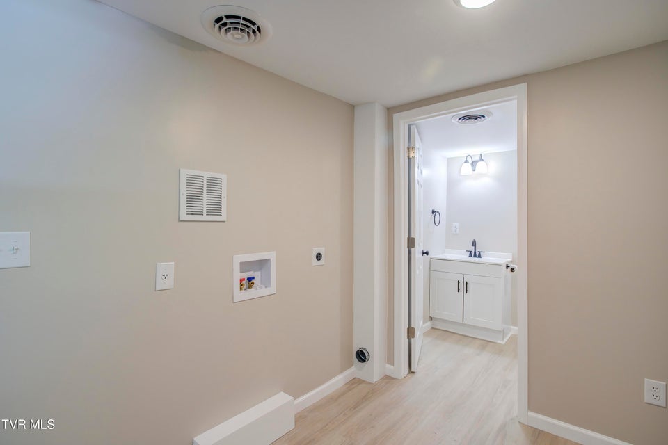 Photo #17: 2304 Ashwood Ave Avenue