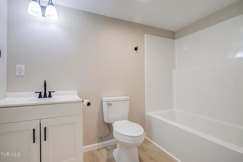 Photo #18: 2304 Ashwood Ave Avenue