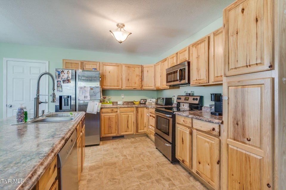 Photo #9: 512 Dickerson Street