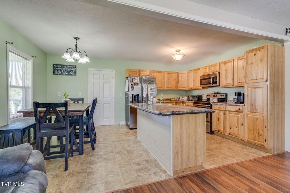 Photo #8: 512 Dickerson Street