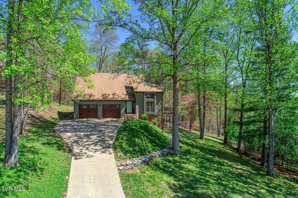 Photo #2: 804 Seven Oaks Drive