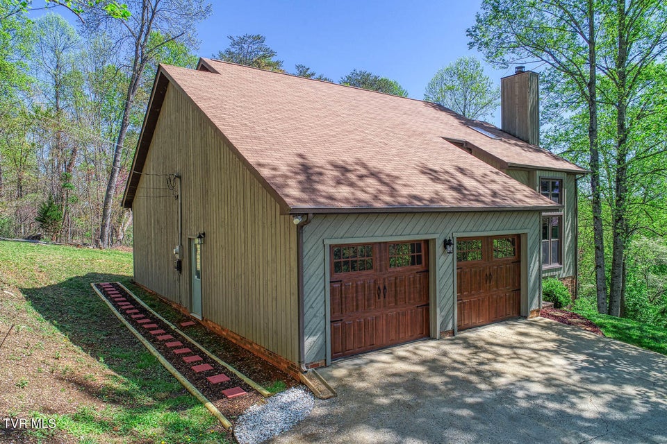Photo #6: 804 Seven Oaks Drive