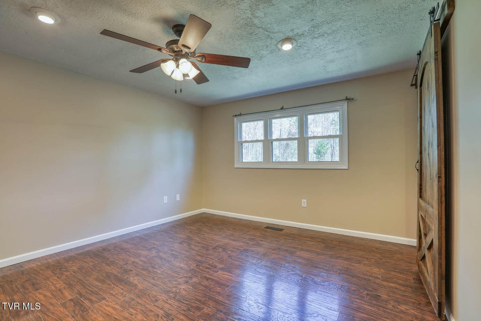 Photo #58: 804 Seven Oaks Drive