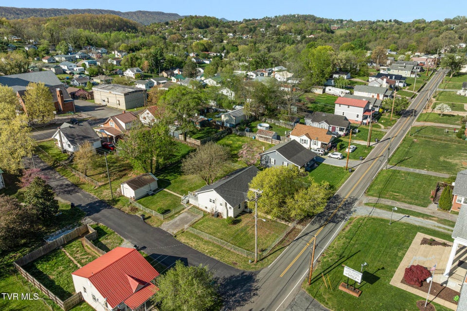 Photo #35: 300 May Avenue