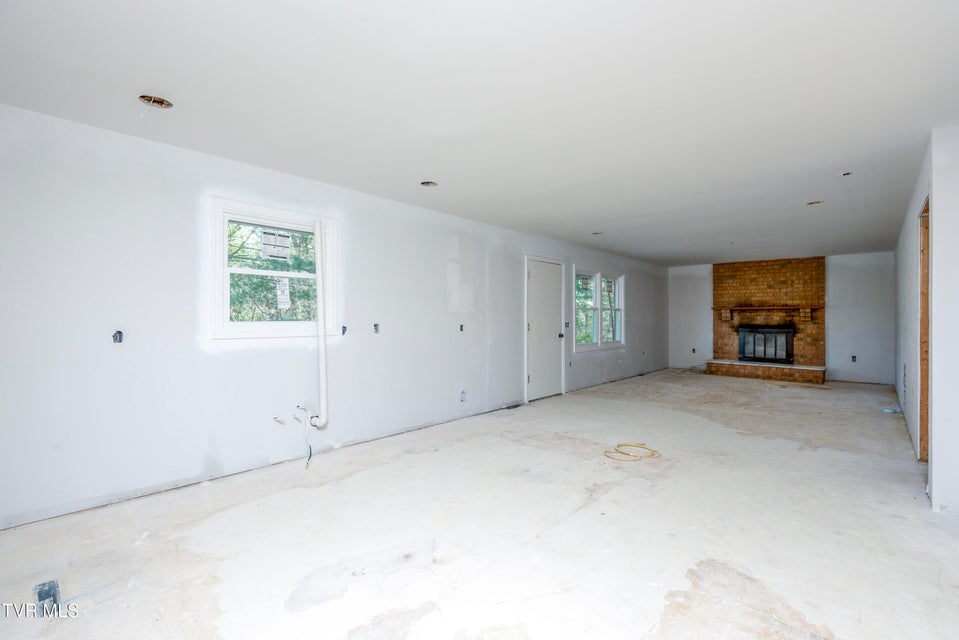 Photo #10: 677 Summit Drive