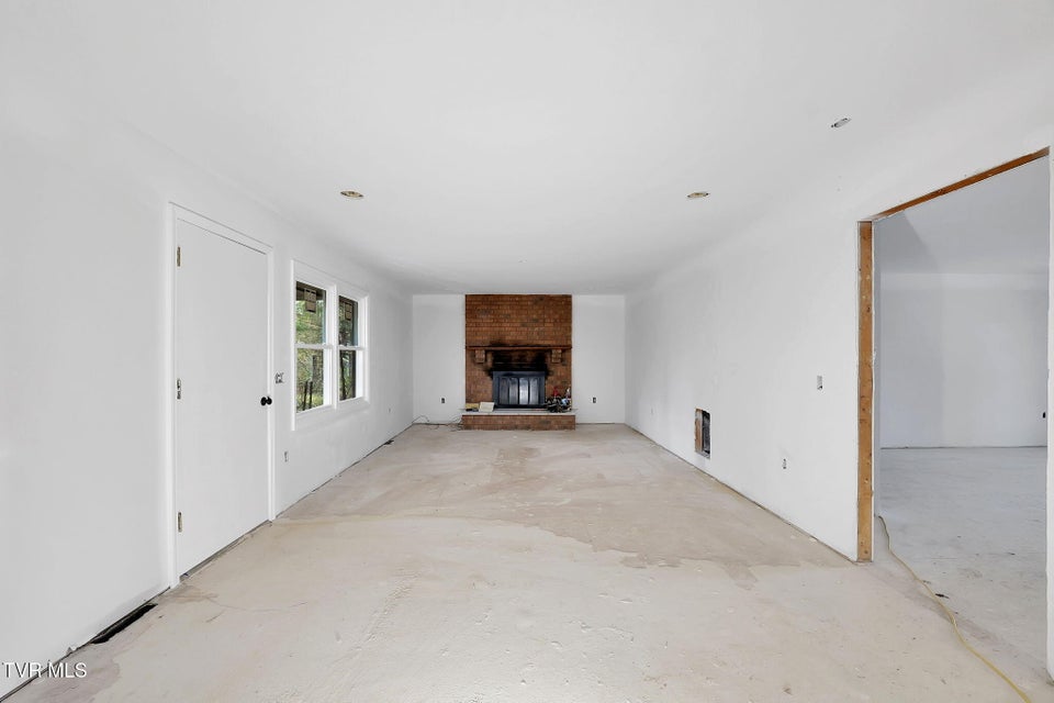 Photo #11: 677 Summit Drive