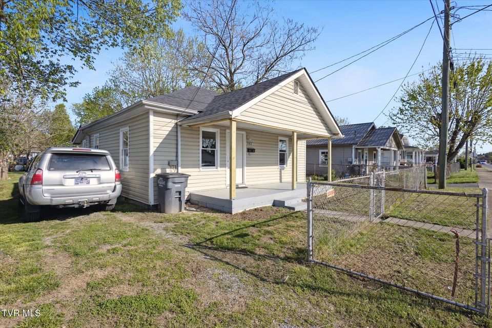 Photo #3: 1637 E Street