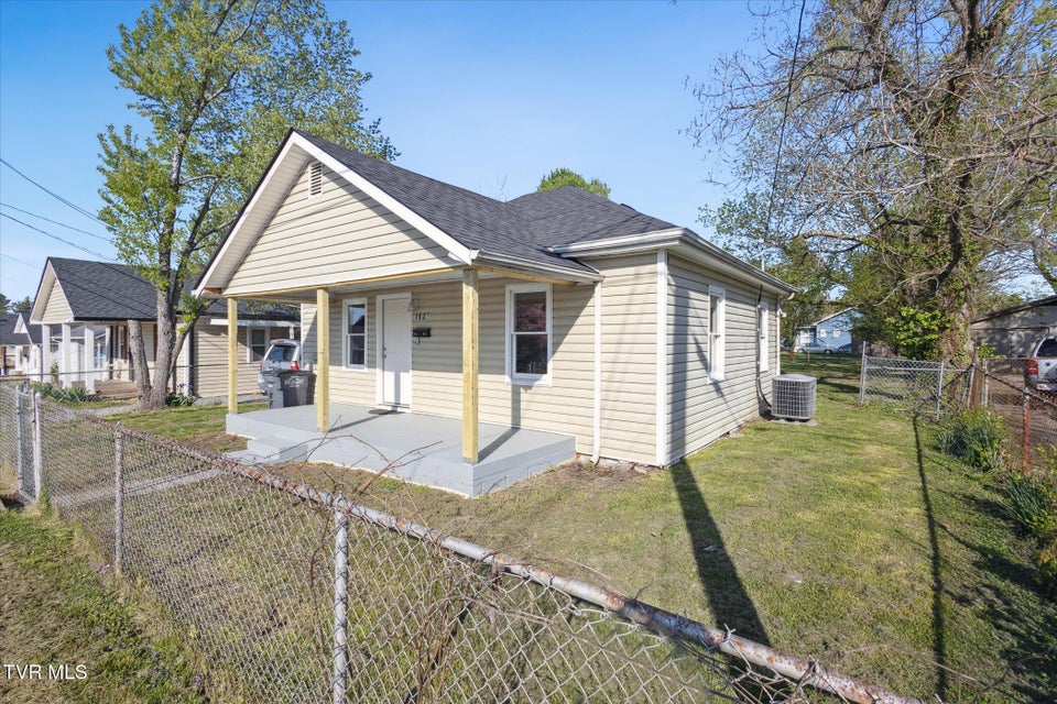 Photo #4: 1637 E Street