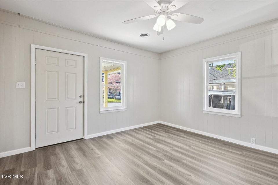 Photo #7: 1637 E Street