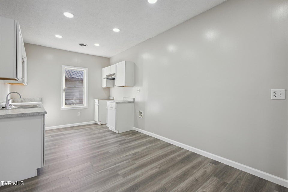 Photo #10: 1637 E Street