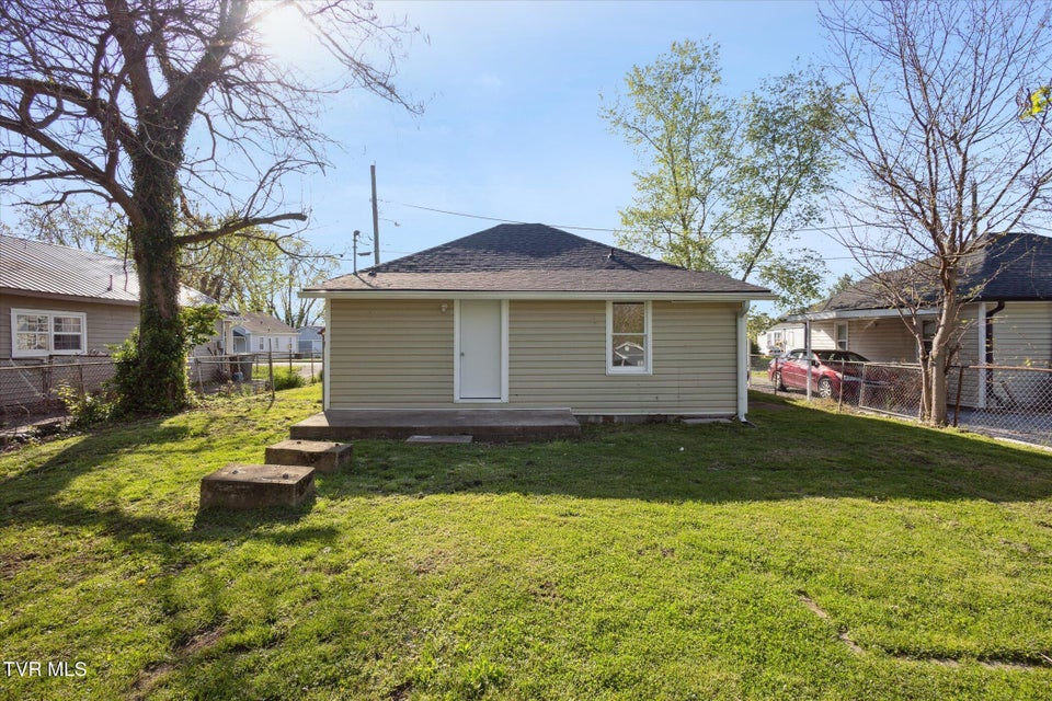 Photo #25: 1637 E Street